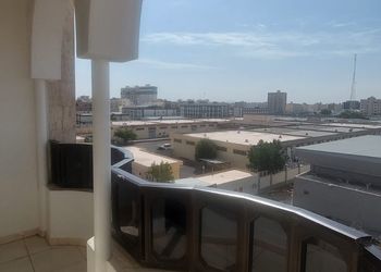 شقة بغرفة معيشة وغرفة نوم 