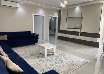 استراحة بجلسة خارجية ومسبح داخلي