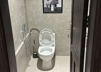 استديو بأثاث مريح وبسيط 