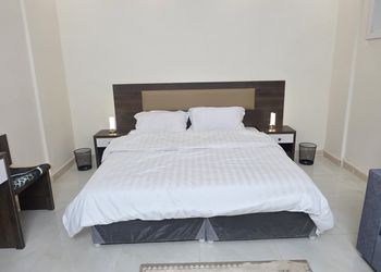 استديو بسرير ماستر وجلسة جانبية