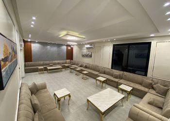 استراحة بمسطحات خضراء وملعب كره 