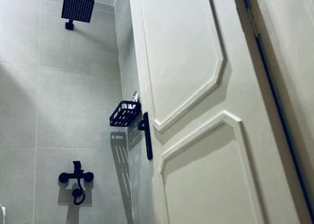 استديو بأثاث مريح وبسيط 