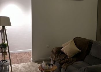 استديو بسرير ماستر وجلسة جانبية