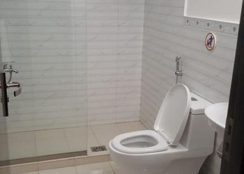 شقة بغرفة معيشة وغرفتين نوم 