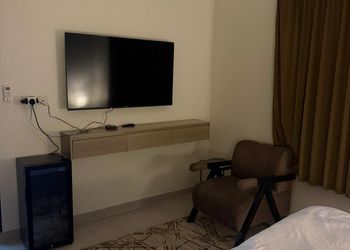 استديو بسرير ماستر وأثاث مريح 