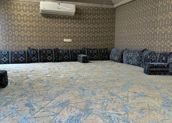 استراحة بجلسة خارجية وملعب طائرة