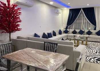 شاليه بصالة مطلة على المسبح