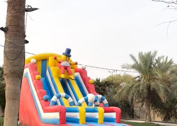 استراحة بمسطح اخضر ومجالس