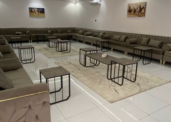 شاليه بمجالس واسعة ومسبح خارجي