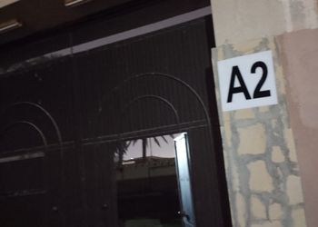 استراحة بمسبح مطل على الحديقه