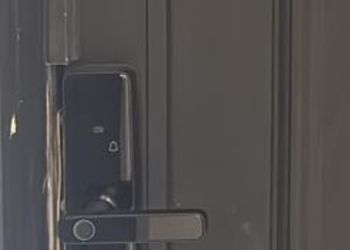 استديو بأثاث مريح وبسيط