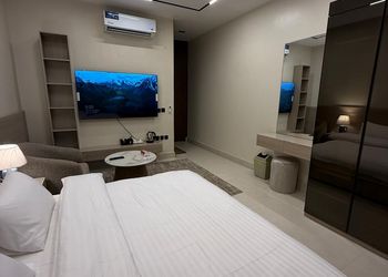 استديو بأثاث مريح وبسيط 