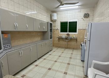 استراحة بمسطح اخضر وجلسة