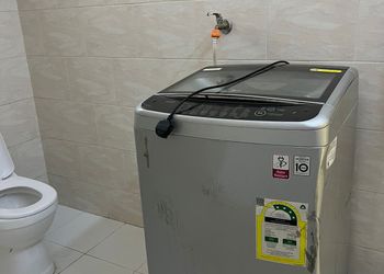 شقة بغرفة جلوس وغرفتين نوم 