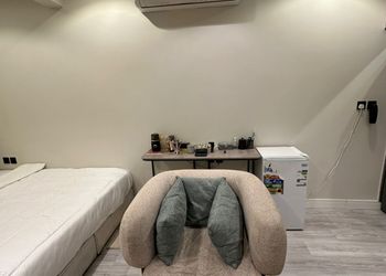 استديو بسرير ماستر وجلسة جانبية