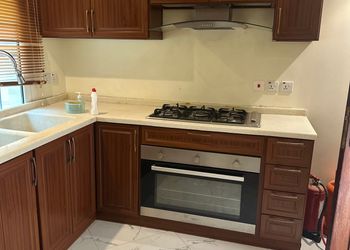 شاليه بمسطح اخضر ومسبح
