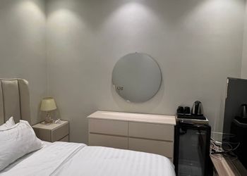 استديو بسرير ماستر وأثاث مريح 