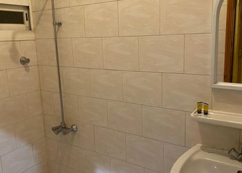 استديو بسرير ماستر وأثاث مريح 