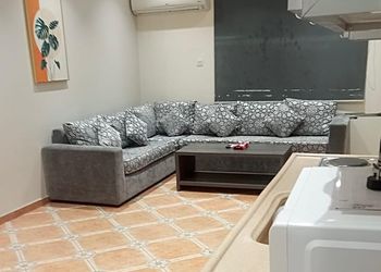شقة بغرفة معيشة وغرفتين نوم 