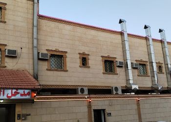 شقة بغرفة معيشة وغرفة نوم 