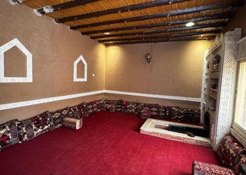 شاليه بصالة أنيقة ومسبح داخلي 