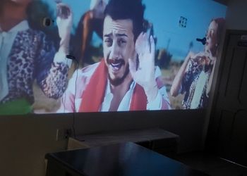 شقة بغرفة معيشة وغرفة نوم 