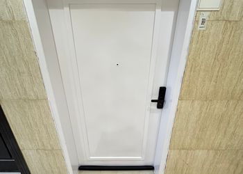 استديو بسرير ماستر وجلسة جانبية 