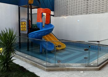 كوخ ريفي بمسبح العاب مائيه