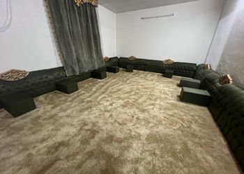 استراحة بفناء خارجي ومجالس