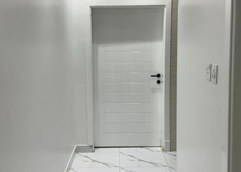 شقة بغرفة معيشة وغرفة نوم 