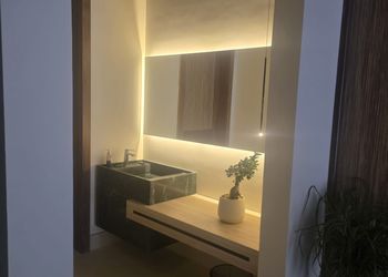 شاليه بمسطح اخضر وجلسة خارجية