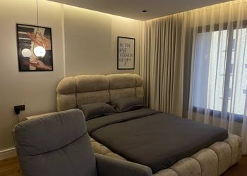 استديو بسرير ماستر وأثاث مريح 