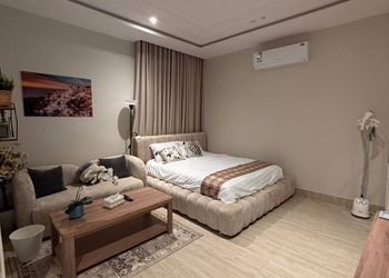 استديو بتصميم أنيق ودخول ذاتي