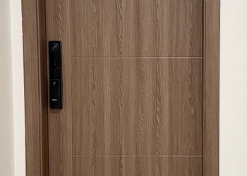 شقة بصالة أنيقة ودخول ذاتي