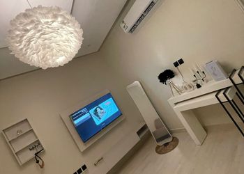 شقة بغرفة معيشة وغرفتين نوم 