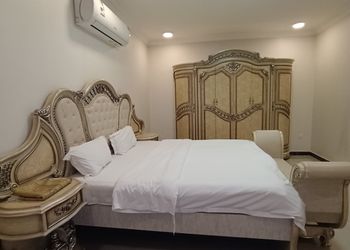 استديو بسرير ماستر 