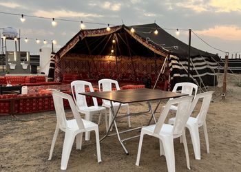 مخيم أنيق بملعب طائرة وحفرة مندي