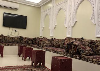 شالية بمجالس وفناء خارجي 