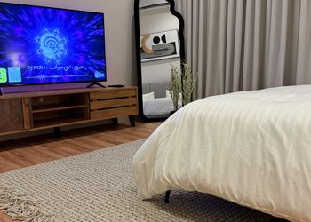 استديو بأثاث مريح وبسيط 