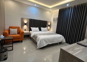 استديو بسرير ماستر وأثاث مريح 