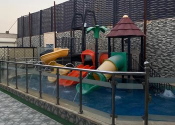 شاليه فاخر بالعاب مائية