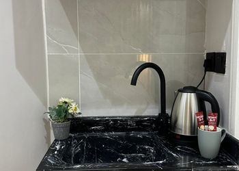 استديو بسرير ماستر وجلسة جانبية 