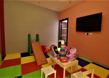 شاليه بمسبح بألعاب مائية وجلسات