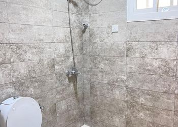 شقة بغرفة معيشة وغرفتين نوم 