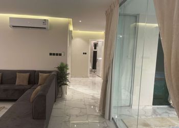 شاليه بمسطح اخضر ومسبح 