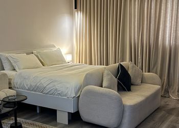 استديو بسرير ماستر وجلسة جانبية