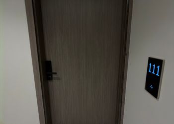 استديو بأثاث مريح وبسيط 