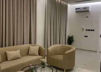 شقة بصالة مريحة وتصميم كلاسيك