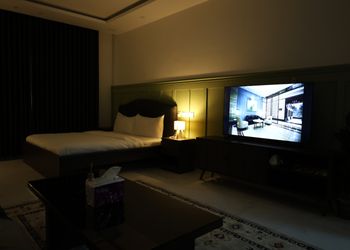 استديو بسرير ماستر وجلسه جانبيه