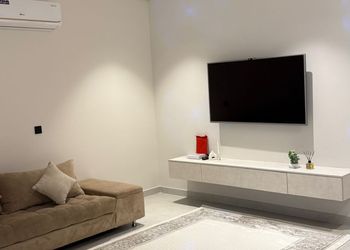 شقة بغرفتين نوم وصالة مريحة 